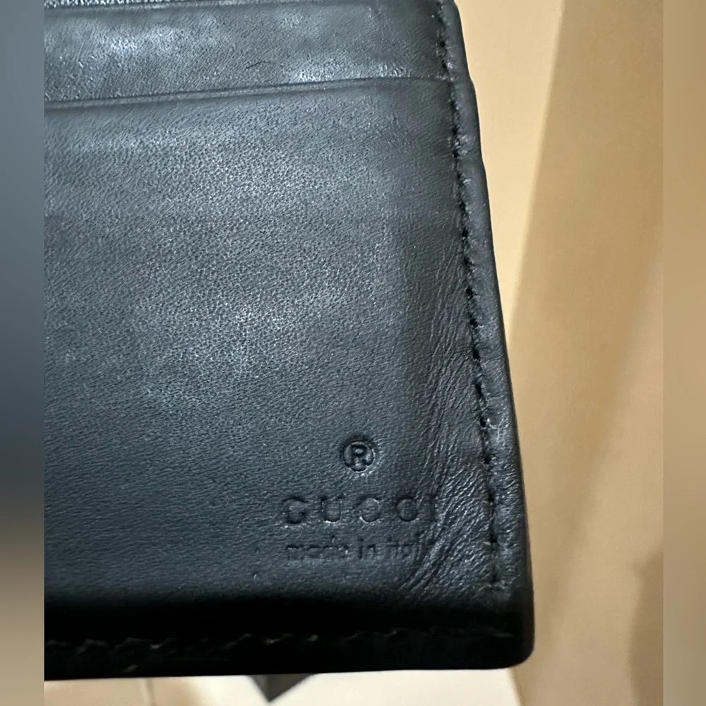 Gucci Bee Bifold Leather Wallet W/built in MoneyClip and Box